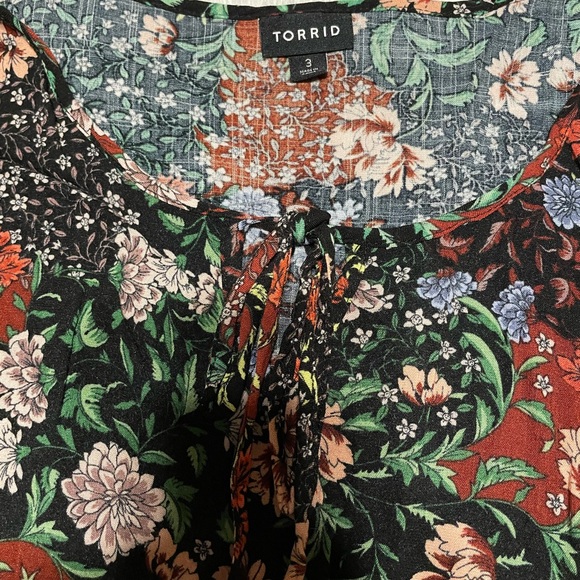 Torrid Dark Floral Top - Picture 8 of 11